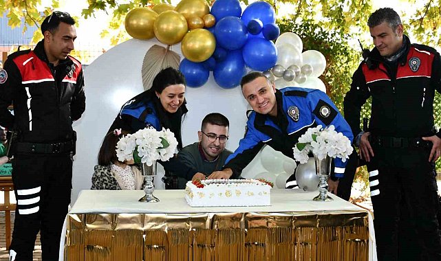 Polislerden cam kemik hastası Buğra'ya davullu, zurnalı doğum günü