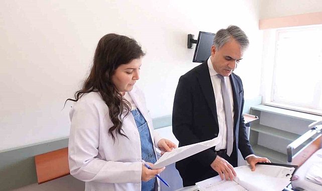 Prof. Dr. Gözel: "Gereksiz yere kullanılan antibiyotiklerin hastanın sağlığını iyileştirmekten ziyade bozabilmektedir"