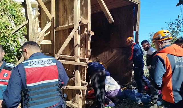 Rize'de ahşap yapı çöktü: 1 ölü, 2 yaralı