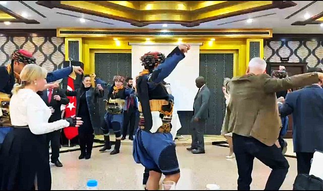 Sağlık Turizmi konferansında Büyükelçiler 'Zeybek' oynadı