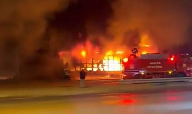 Sanayi sitesinde çıkan yangında 9 iş yeri kullanılamaz hale geldi