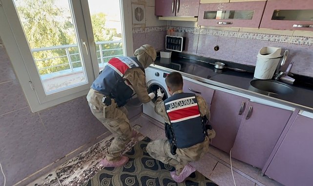 Şanlıurfa'da çamaşır makinesinden 12 tabanca çıktı