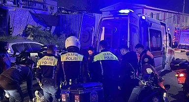 Sarıyer'de otomobil bir araca çarpıp, motosikletin üzerine devrildi: 2 yaralı