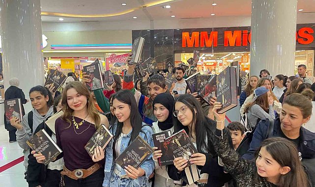 Selin Solaris ve Işıl Lima Mardian Mall'da okurlarıyla buluştu
