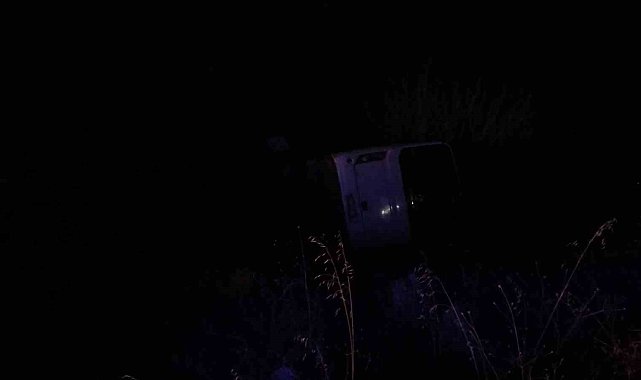 Siirt'te işçileri taşıyan otobüs devrildi: 17 yaralı