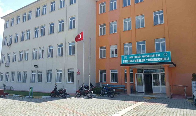 Sındırgı'da deprem nedeni ile MYO'da dersler uzaktan eğitim