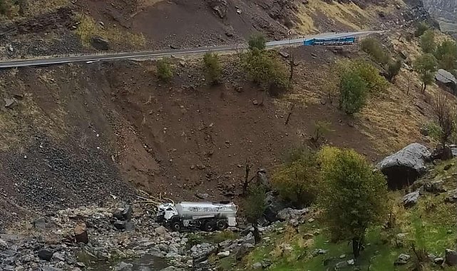 Şırnak'ta su tankeri uçurumdan yuvarlandı: 1 yaralı