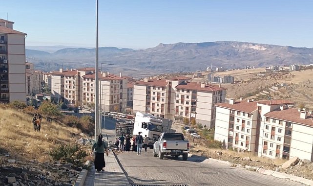 Şırnak'ta tır devrildi: 1 yaralı