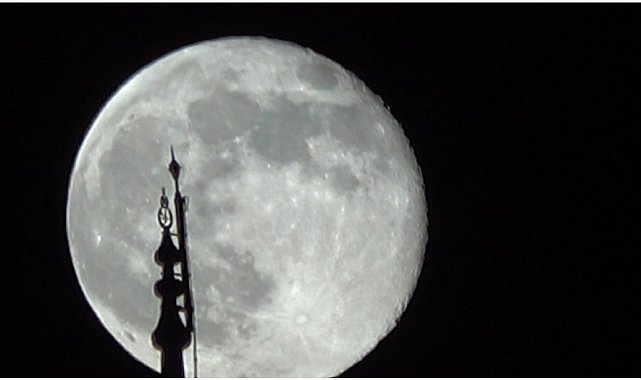 Şişkin ay görsel şölen sundu