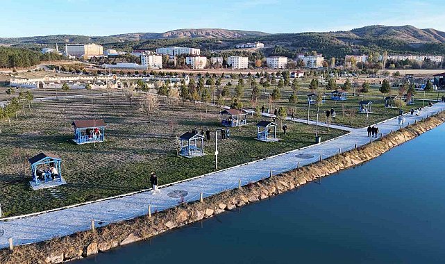 Sivas'ta hava sıcaklıkları mevsim normalleri üzerinde seyretti, vatandaşlar hafta sonunu piknik alanlarında geçirdi