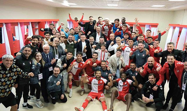 Sivasspor'dan galibiyet pozu