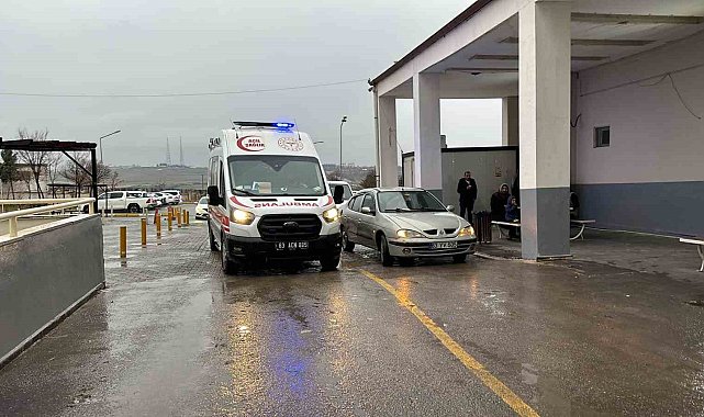 Siverek'te Otomobil ile Traktör Çarpıştı: 5 Yaralı