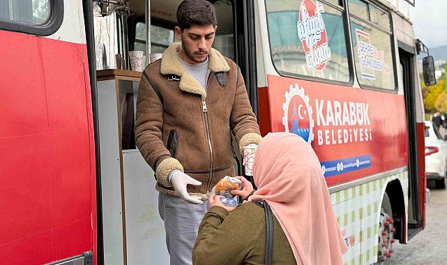 Soğuk sabahlar belediyenin çorba ikramıyla ısınıyor