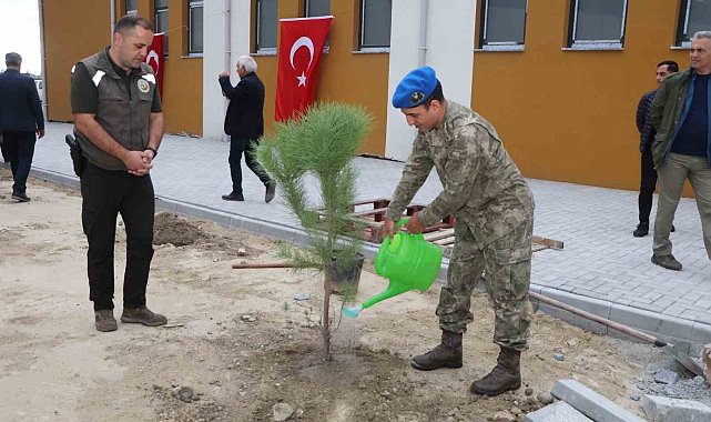 Söke'de "Yeşil Vatan" için fidanlar toprakla buluştu