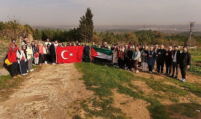 Sultangazi'de anlamlı Öğretmenler Günü yürüyüşü: Şehitler ve Gazze de ki kadınlar unutulmadı