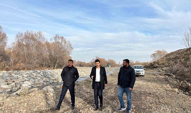 Susuz Çayı'nda dere ıslahı ve taşkın koruma çalışmaları sürüyor