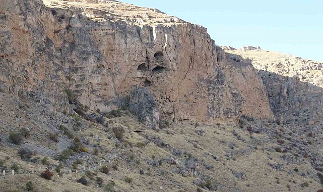 Tarihi Ansır Mağaraları korku mağarasına dönüştü
