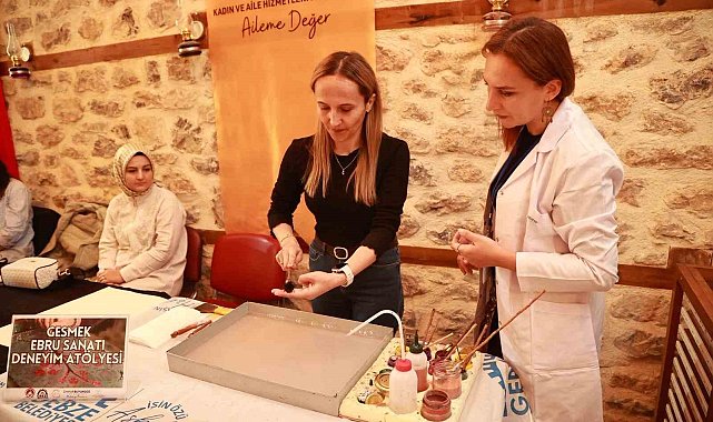 Tarihi mekanda "ebru" etkinliği