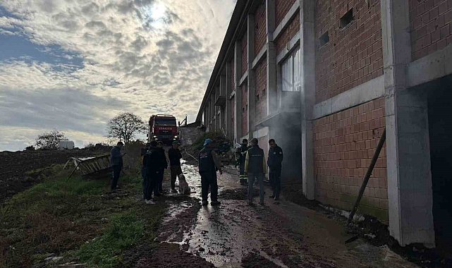 Tavuk çiftliğinin depo kısmında yangın