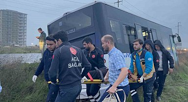 Tekirdağ'da belediye halk otobüsü tarlaya girdi: 2 yaralı