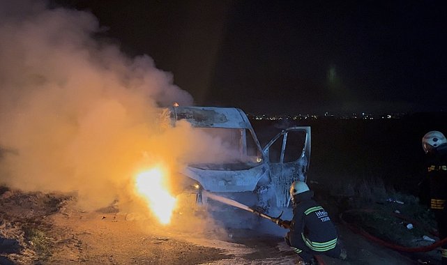 Tekirdağ'da panelvan minibüs alev topuna döndü