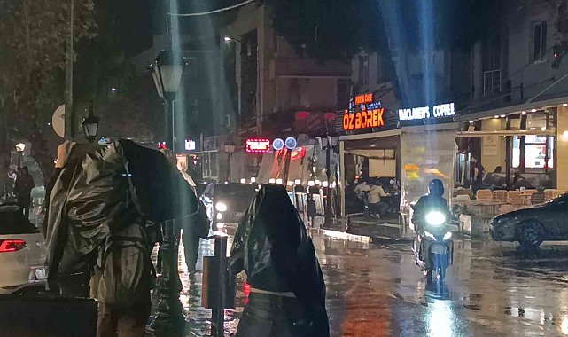 Tekirdağ'da sağanak yağış etkili oldu