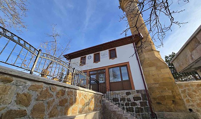 Tekke Arapdede Camii asırlık tarihiyle ziyaretçilere ve cemaate kapısını açıyor