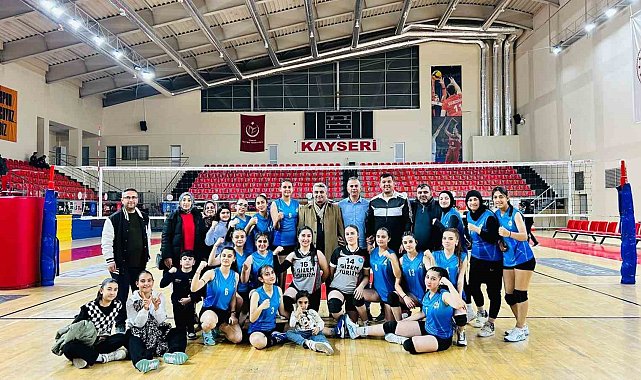 Tomarza Belediyespor Kız Voleybol Takımı rakibini 3-0 mağlup etti