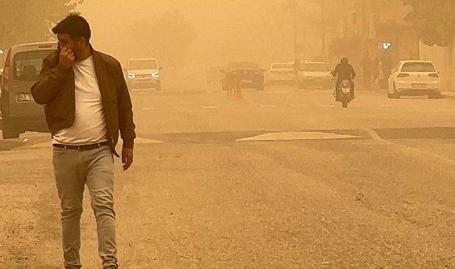 Toz bulutu Şanlıurfa semalarını kapladı
