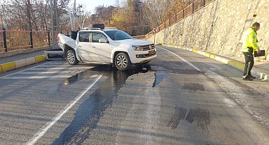 Tunceli'de kamyonet, 7 metre yükseklikten düştü: 4 yaralı