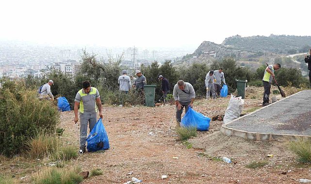 Üç hafta önce 60 çuval çöp toplanan caddeden bu sefer 80 çuval çöp çıktı