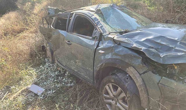 Uçuruma devrilen otomobilin kadın sürücüsü halat yardımıyla kurtarıldı