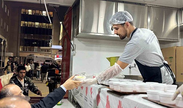 Ümraniye'de her gün binlerce kişiye sıcak çorba ikramı