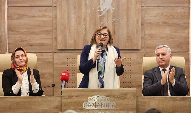 Umreden dönen ikinci kafile, Fatma Şahin ile bir araya geldi