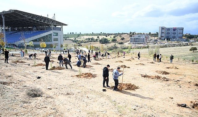 Uşak Üniversitesi, Milli Ağaçlandırma Günü'nde yeşil gelecek için el ele verdi