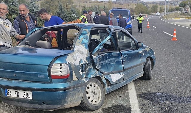 Uşak'ta otomobil ile tır çarpıştı: 1 yaralı