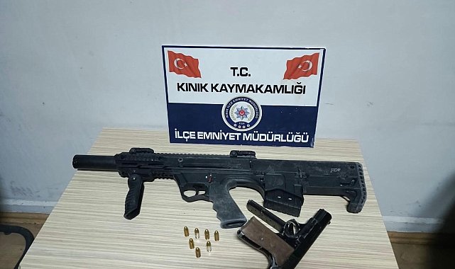 Üzerindeki mermiler ele verdi, evinden ruhsatsız silah ve tüfek çıktı