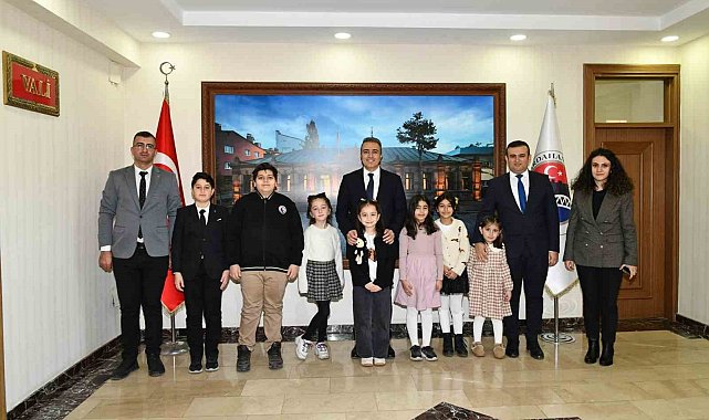 Vali Çiçek, 20 Kasım Dünya Çocuk Hakları Günü'nde çocukları ağırladı
