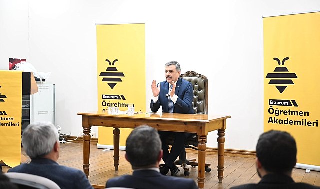 Vali Çiftçi deneyimlerini öğretmenlerle paylaştı