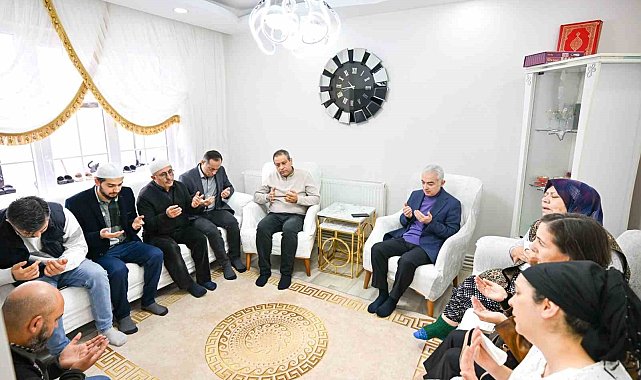 Vali Turan ve Kaymakam Yıldız Rümeysa Sanpur'un ailesine taziyede bulundu