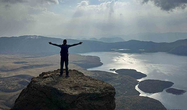 Vanlı dağcılardan Nemrut Kalderası'nda 12 saatlik zorlu yürüyüş