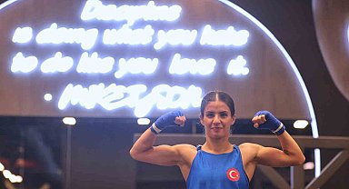 Vanlı sporcu Evin Erginoğuz, Türkiye'ye altın madalya getirdi