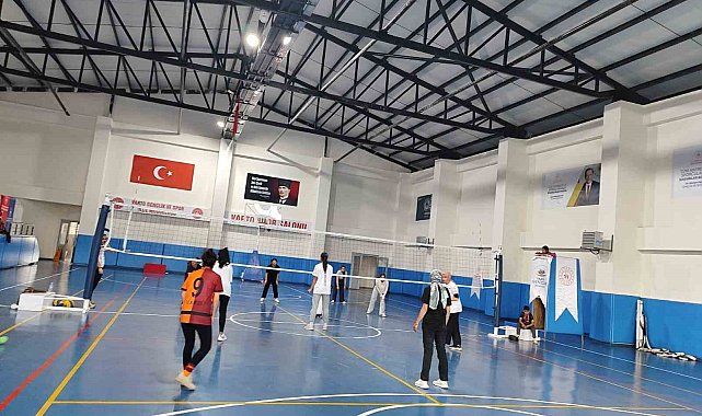 Varto Spor Salonu'nda voleybol antrenmanları devam ediyor