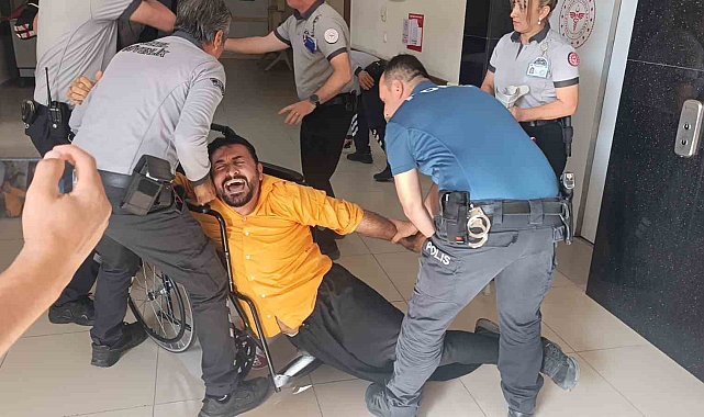 Yangın tahliyesinde hasta ve yakını rolündeki hastane çalışanlarından 'Oscar'lık performans