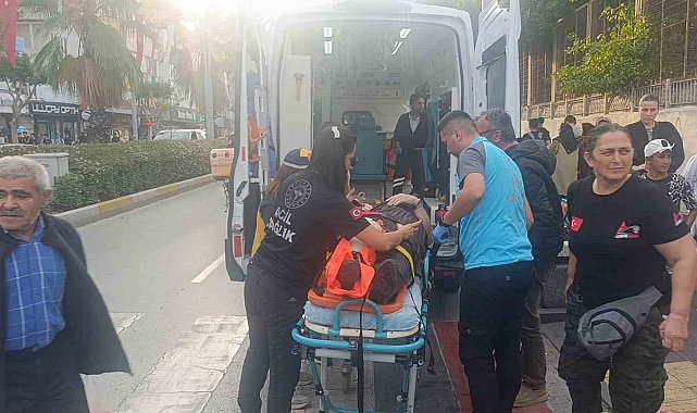 Yaya geçidindeki kadına çarpan bisikletli firar etti