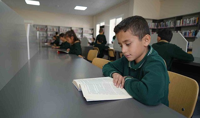 Yenilenen kütüphane çocukların renkli dünyası oldu