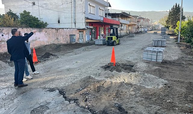 Yenipazar'da yol ve kaldırım çalışmaları sürüyor