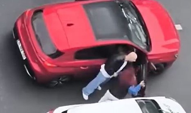 Yol verme tartışmasında kadınlar kavga etti