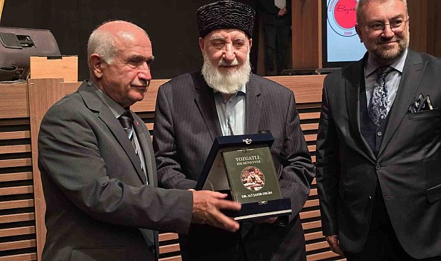 Yozgatlı Dr. Ali Şakir Ergin'e doğumunun 88'nci yılında adına yazılan kitap hediye edildi