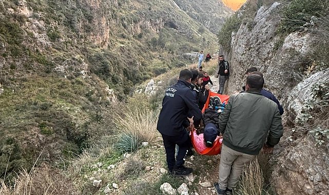Yürüyüş esnasında kayalıklardan düşen şahıs yaralandı